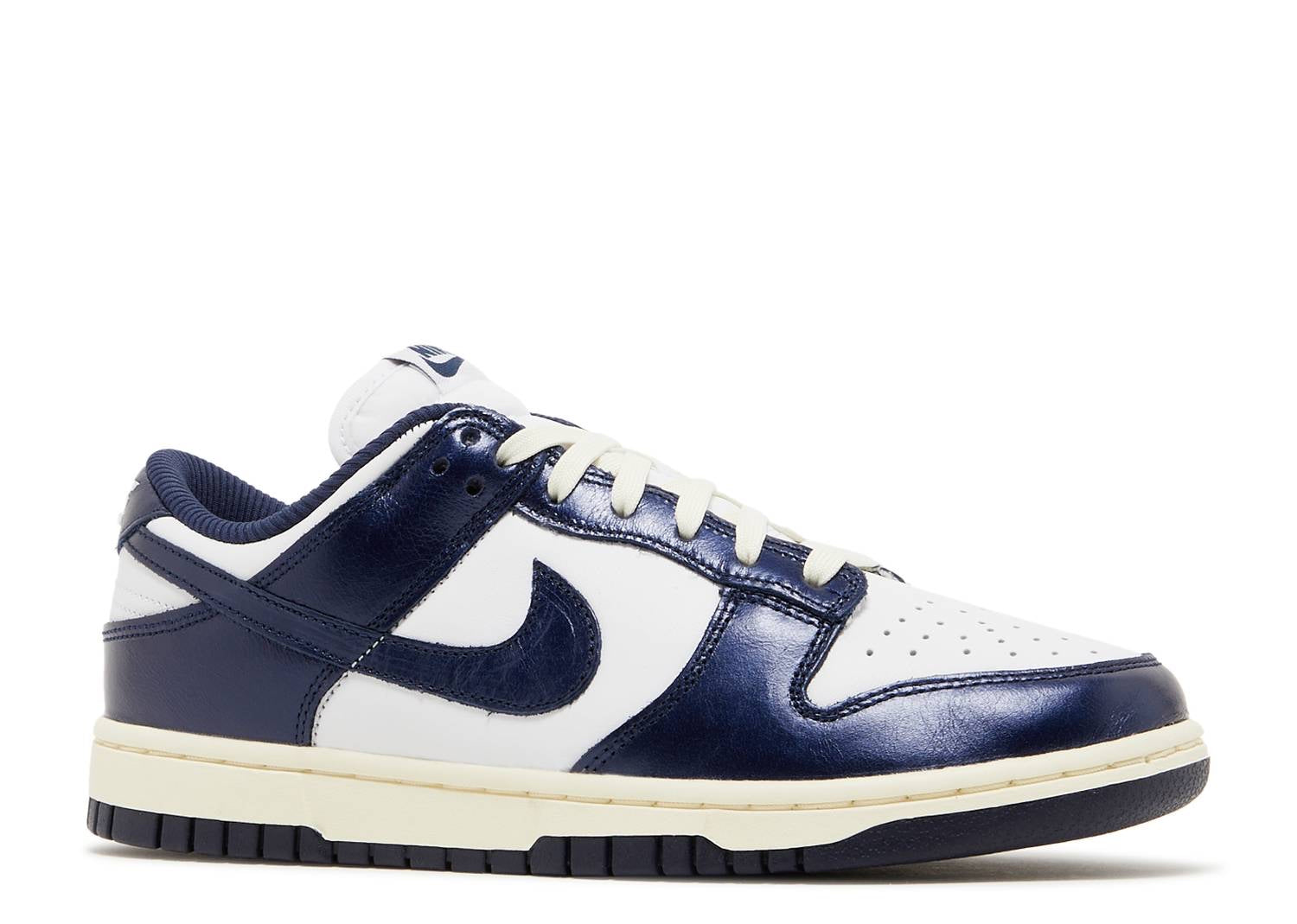 Navy blue and white sale nikes women's