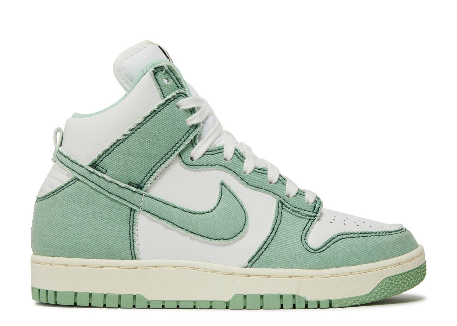 Nike green hot sale sneakers womens